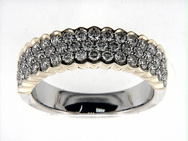 Venetti Scalloped Diamone Engagement Ring