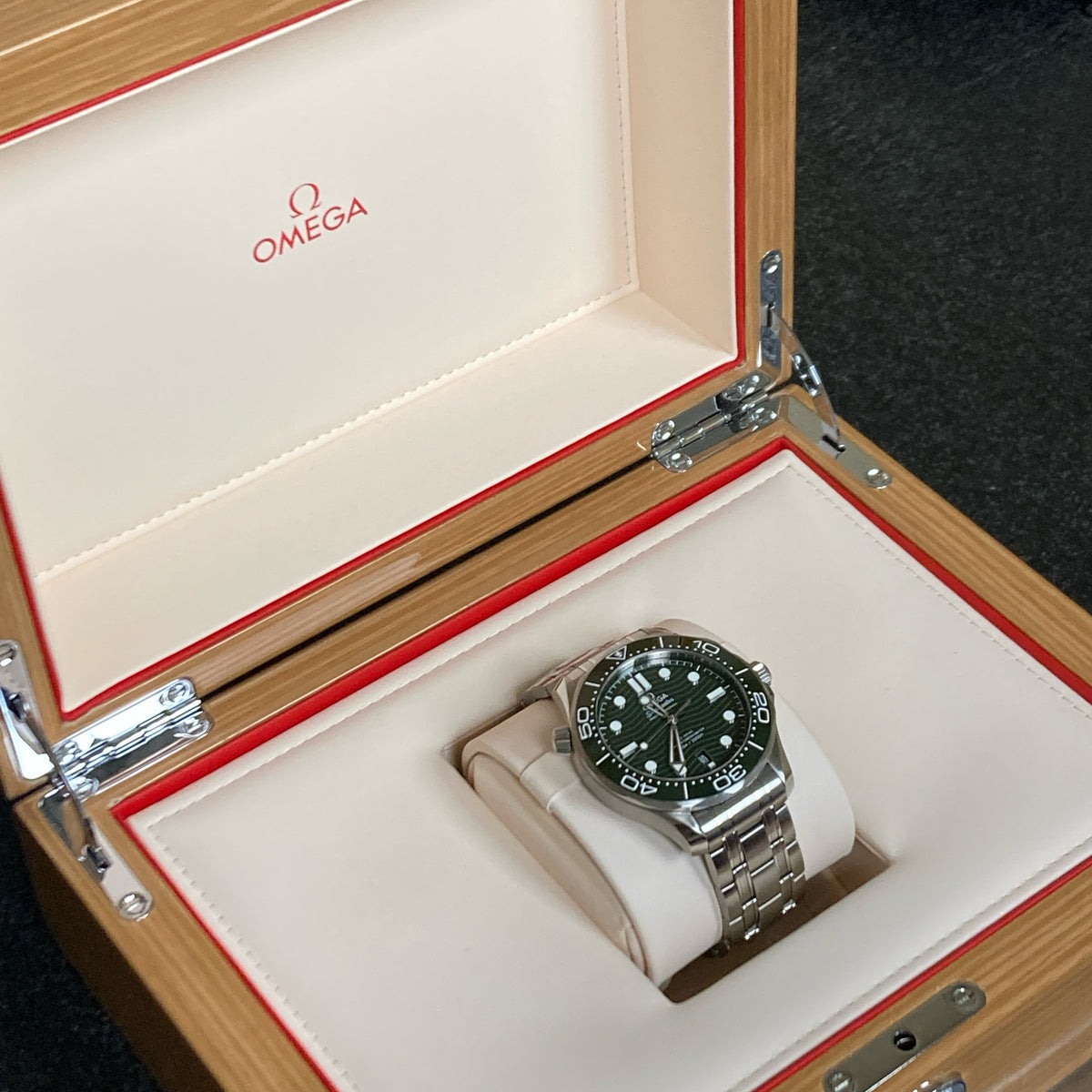 2023 Omega Seamaster Diver 300M 210.30.42.20.10.001 Green Dial 42mm