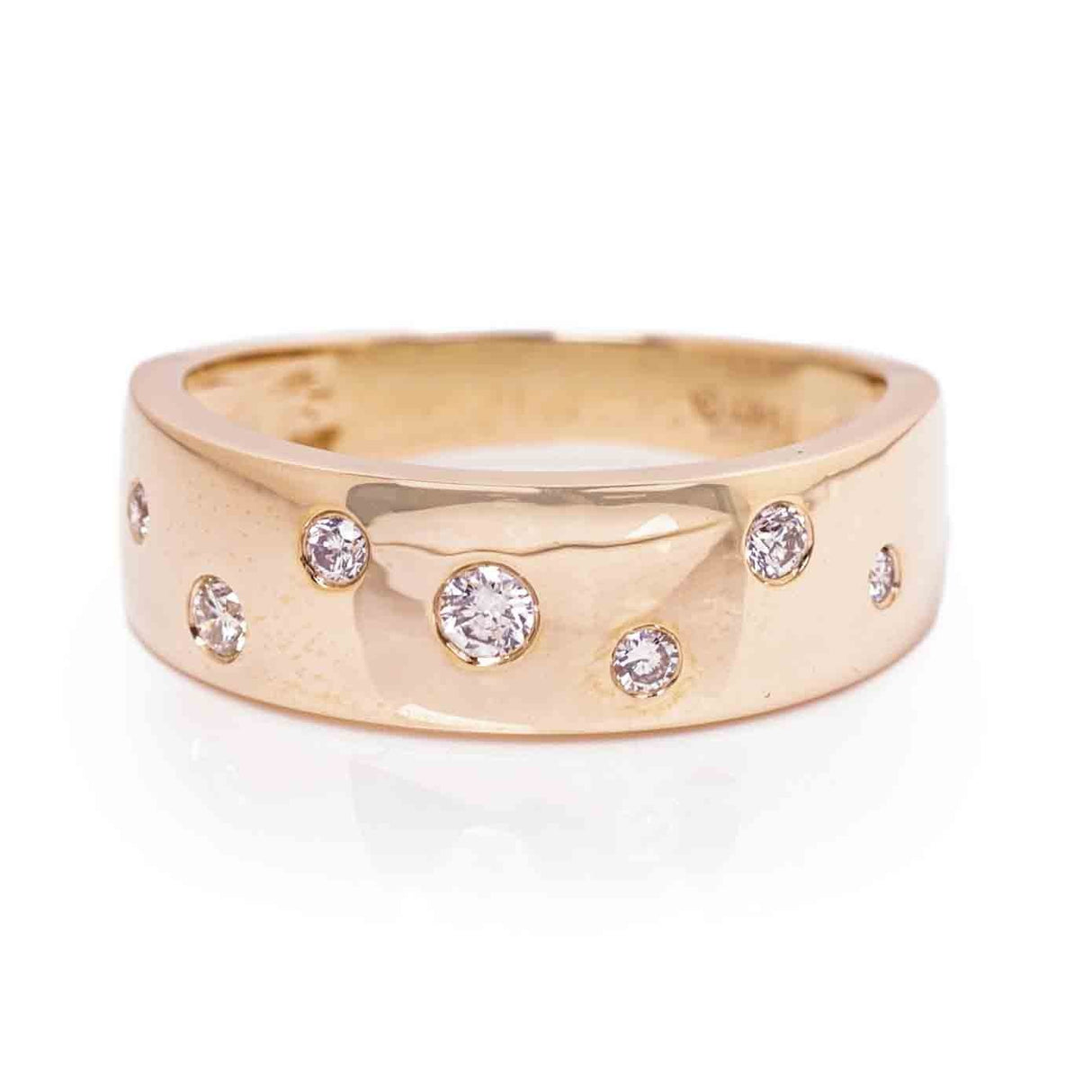 AGI Flush Set Diamond Ring