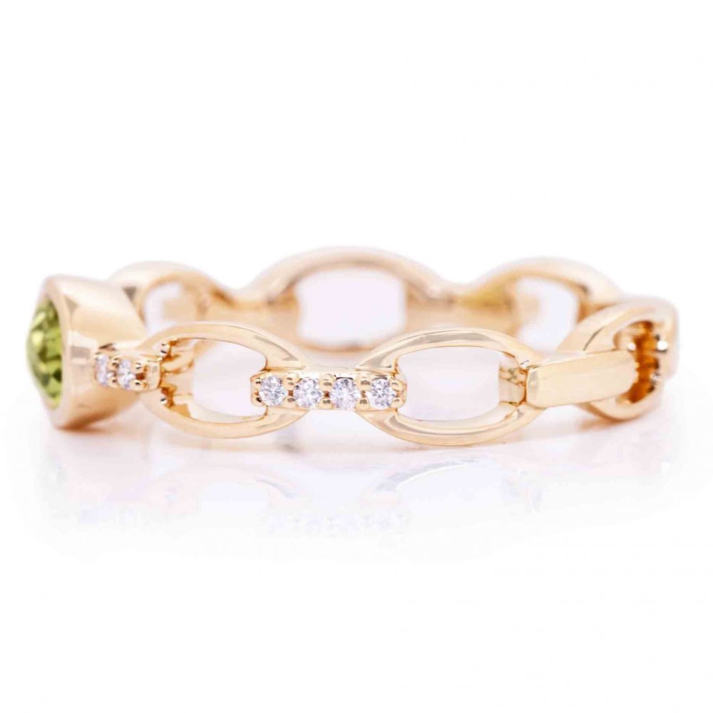 AGI - Peridot East West Oval Paperclip Ring