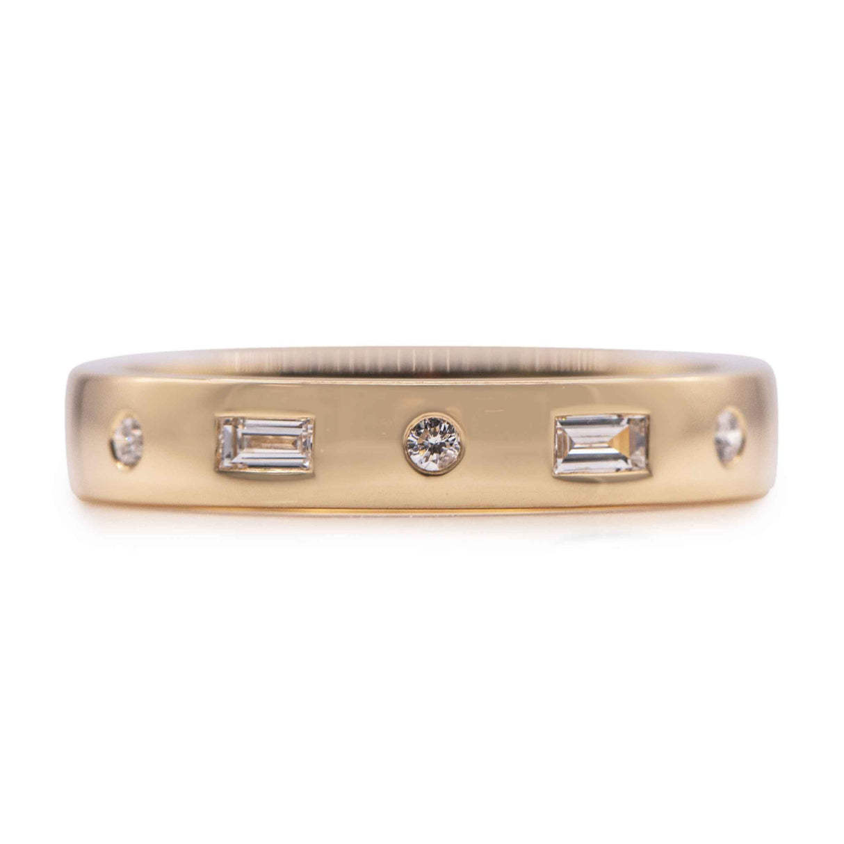 AGI Flush Set Diamond Ring